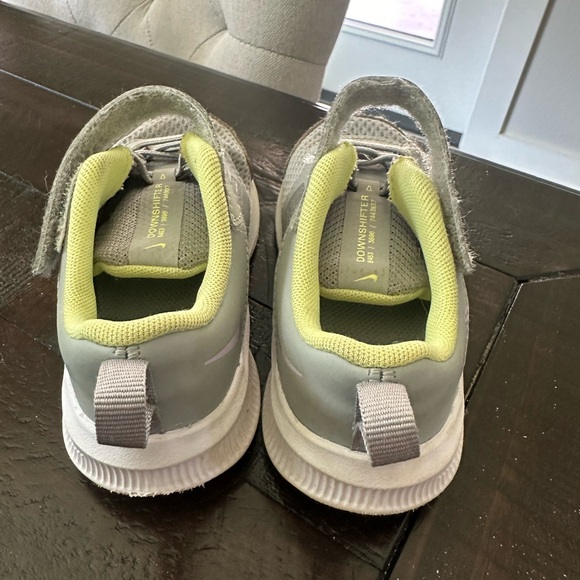 Nike Downshifter 11 toddler s8 - Picture 2 of 5